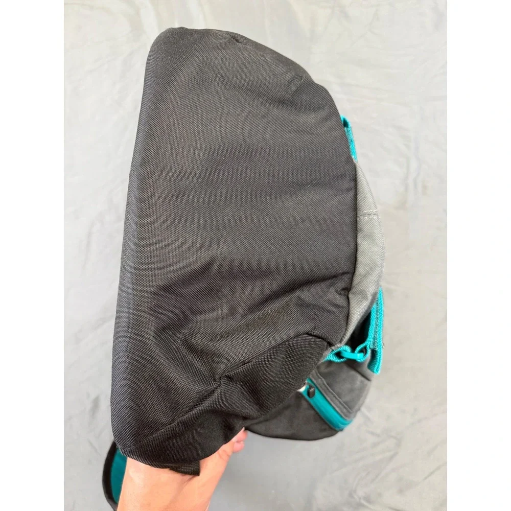 Nike SB Embarca Medium Backpack Grey Black Teal BA4686-010 Board Straps